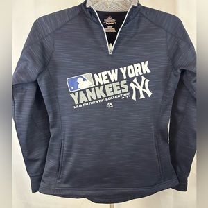 New York Yankees fabulous looking pullover quarter zip sweatshirt. Size Medium.